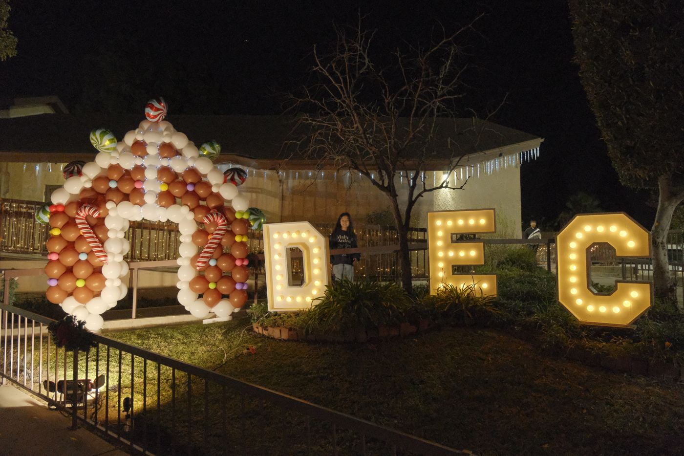 A balloon arch and glowing DEC letters